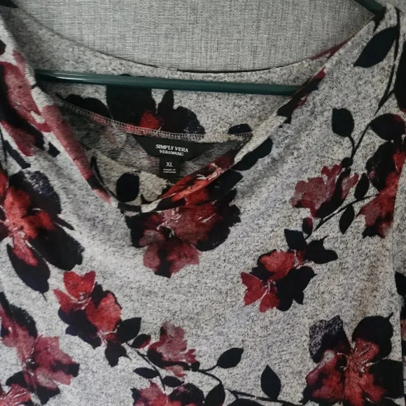 Simply Vera Vera Wang Top Size XL Gray Floral V-Neck Asymmetrical Long Sleeve - Picture 8 of 10